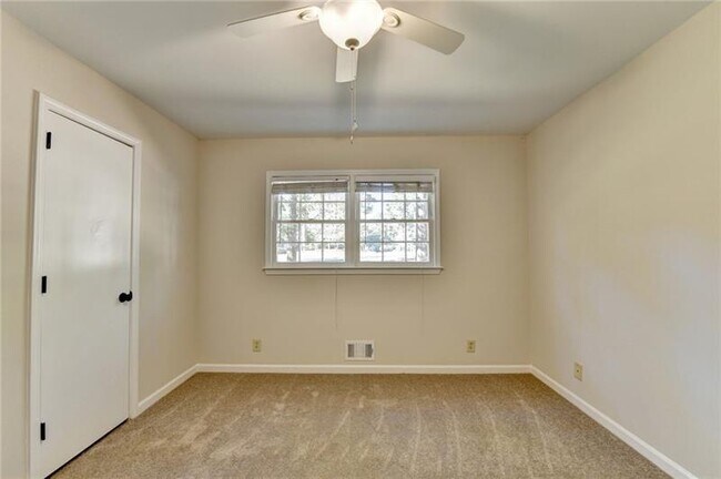 Building Photo - 478 Dorsey Cir SW