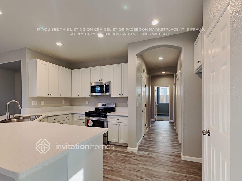 Building Photo - 5535 Ridgepoint Dr