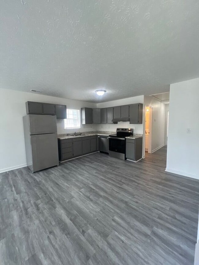 Building Photo - 3415 River Park Dr