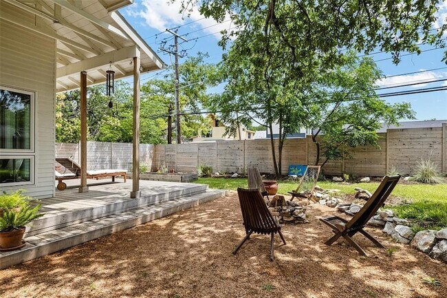 Building Photo - 1809 Sylvan Dr