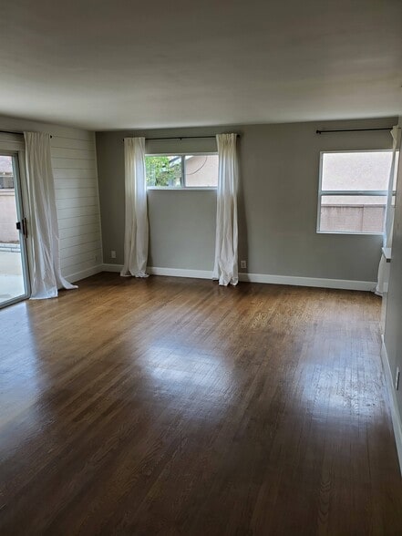 large living room connected to dining area and kitchen - 8608 Harrison Way