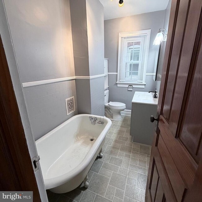 Building Photo - 235 Park Ave