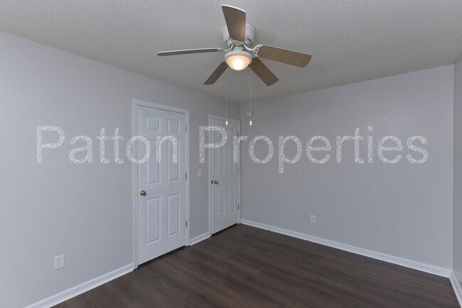 Building Photo - 295 Legend Oaks Dr