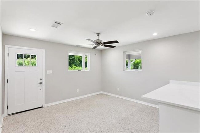 Building Photo - Kenner Beauty!!