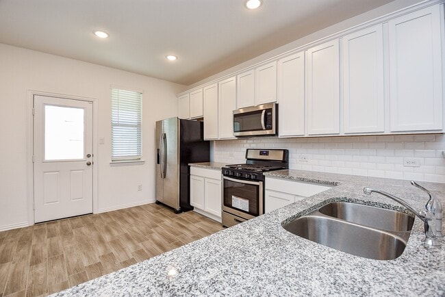 Primary Photo - 31326 Black Frst Xing