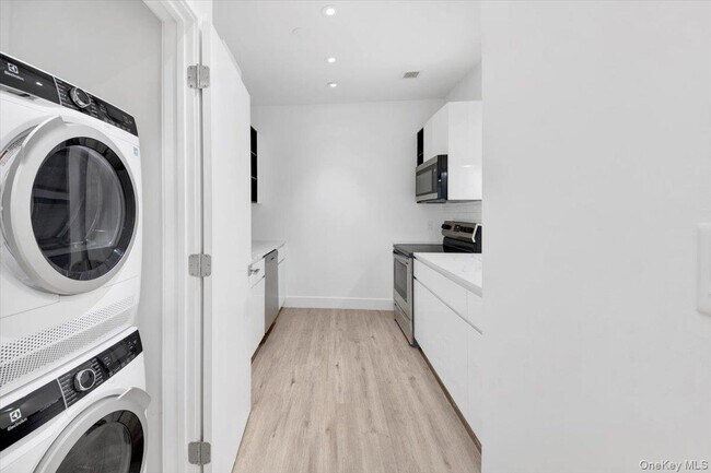 Building Photo - 645 N MacQuesten Pkwy