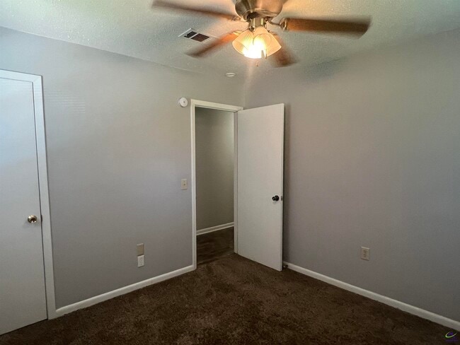Building Photo - 211 Laverne Dr