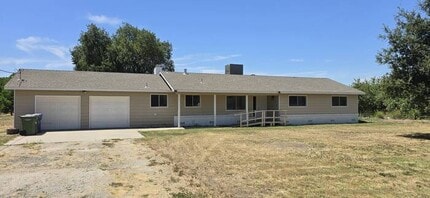 Building Photo - East Modesto Country Living, 3 Bedrooms 2 Bathrooms