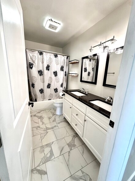 full bathroom - 614 Highland Dr