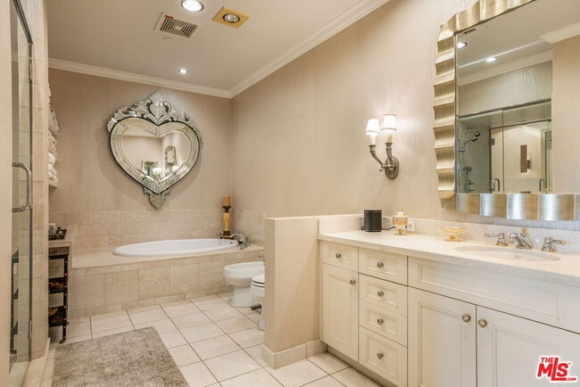 Building Photo - 10727 Wilshire Blvd