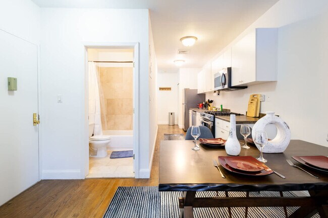 Building Photo - 1435 2nd Ave