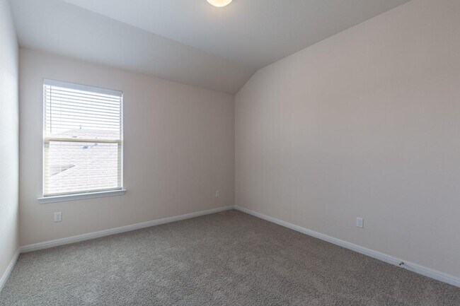 Building Photo - 205 Falkland St