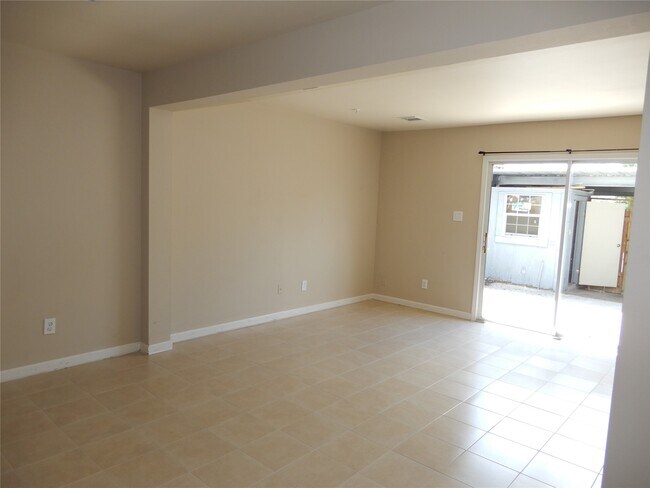 Building Photo - 1810 Country Village Blvd