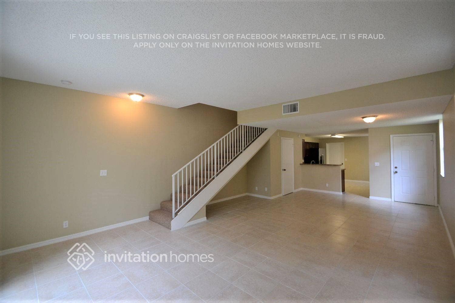 Building Photo - 1136 Sorrento Dr