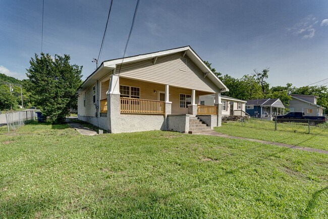 Building Photo - 3214 Curtis St