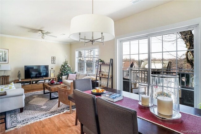 Building Photo - 297 W Post Rd