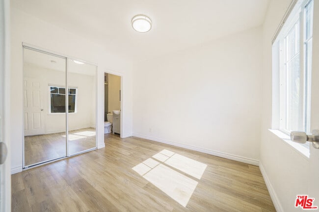 Building Photo - 5347 Fountain Ave