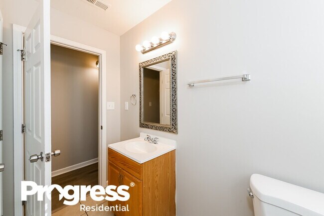 Building Photo - 1644 E Woodberry Ave