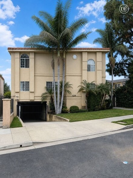 Building Photo - 5228 Vantage Ave