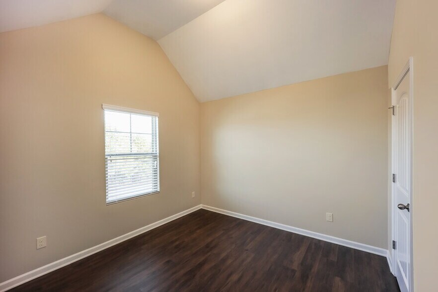Building Photo - 5259 Cantbury Way