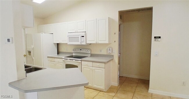 Building Photo - 411 NE Juanita Pl