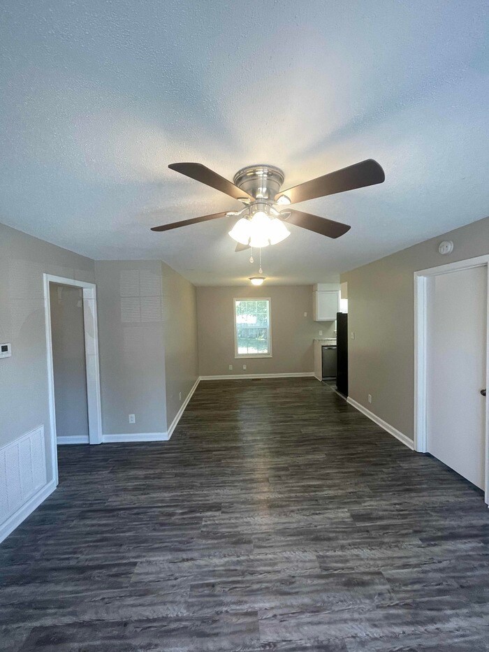 Building Photo - 641 Miles Ct