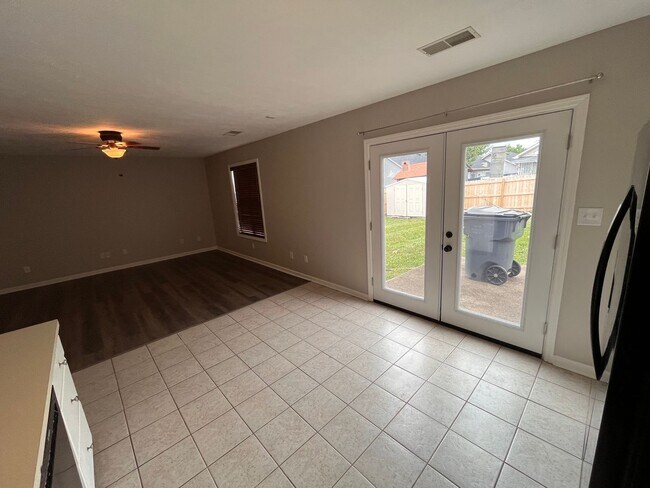 Building Photo - 3 Bedroom Home Available!