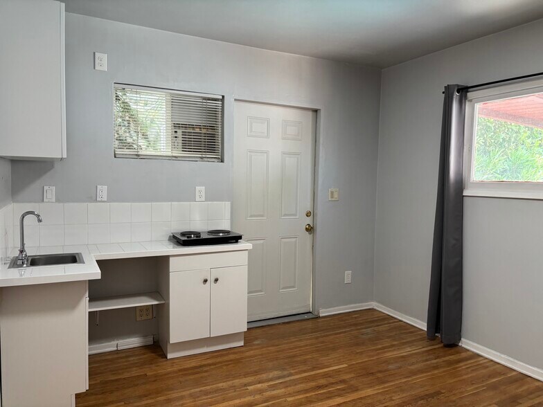 Building Photo - 6327 Calvin Ave