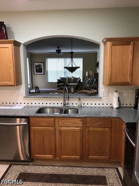 Building Photo - 9600 Roundstone Cir