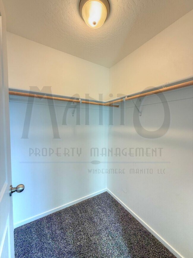 Building Photo - Spacious Airway Heights Home