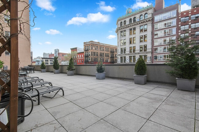 Building Photo - 199 Bowery