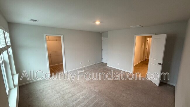 Building Photo - 104 Whisper Dr