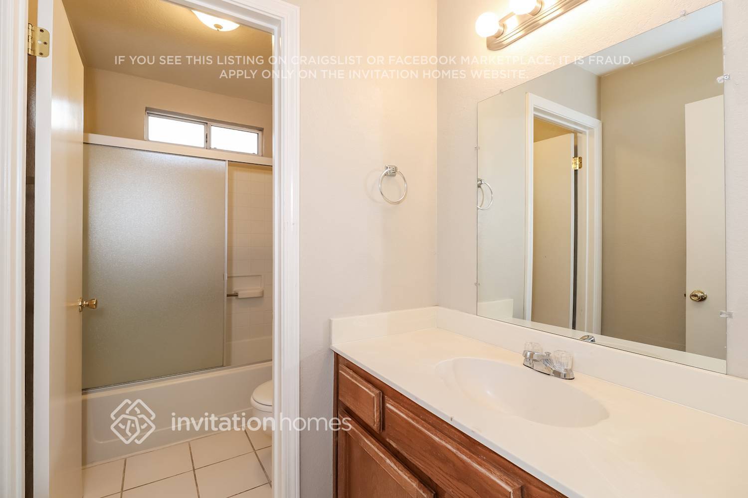 Building Photo - 710 E Jonquil Dr