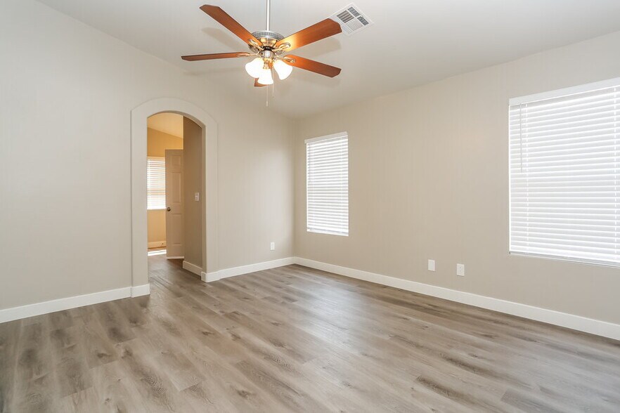 Building Photo - 7033 Golden Desert Ave