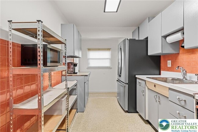 Building Photo - 732 N St Lucas St