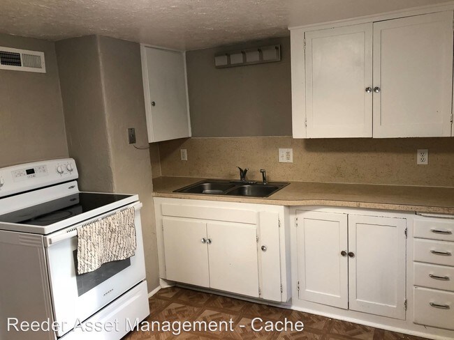 Building Photo - 62 E 300 N