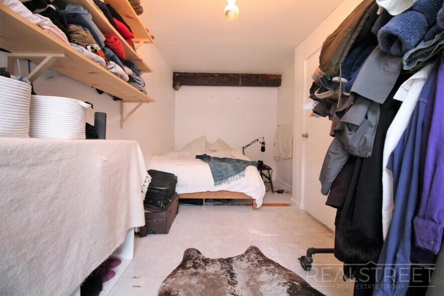 Building Photo - Spacious 2 Bed LOFT in Williamsburg!