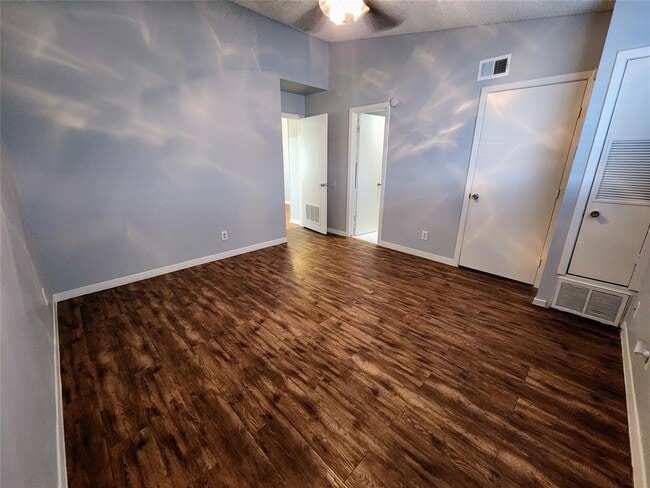 Building Photo - 608 W 51st St