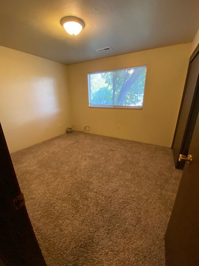 Building Photo - R202-206