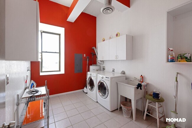 Building Photo - 335 N Superior St