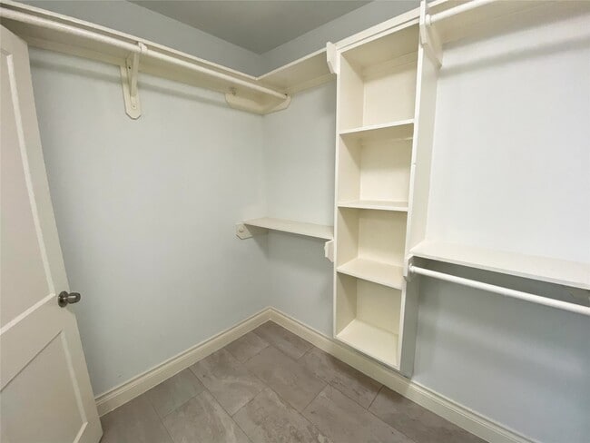 Building Photo - 1406 Mystic St