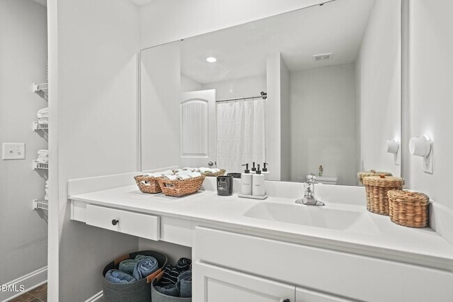 Building Photo - 947 Weatherby Ln