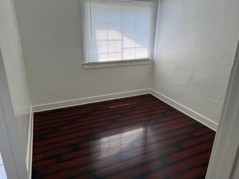 bedroom - 559 Lincoln Ave