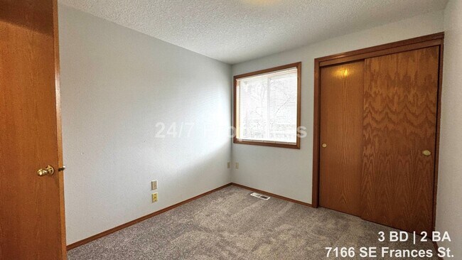 Building Photo - Updated 3BD | 2BA Home with Garage & Large Deck - Hillsboro