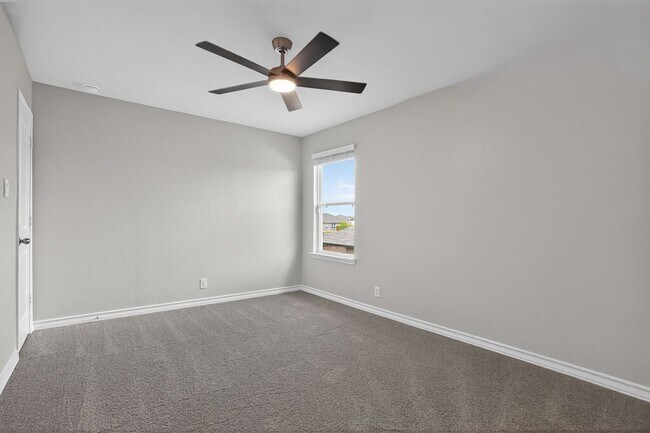 Building Photo - Spacious 5BR Home with Game Room, First-Floor Primary Suite & Appliances Included