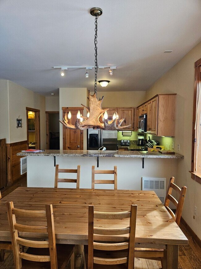 Building Photo - 10564 Boulders Rd