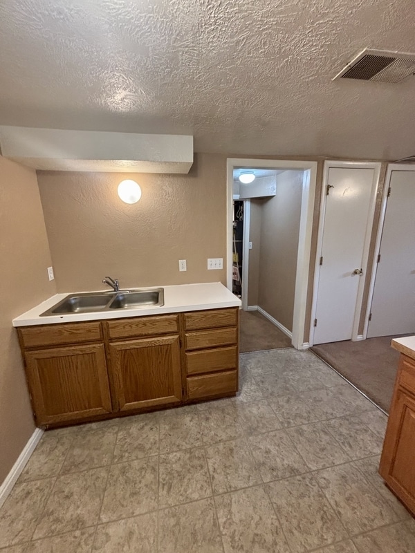Building Photo - 979 W 100 S