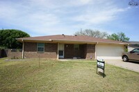 Building Photo - 983 Victoria Dr