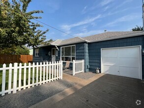 Building Photo - 545be