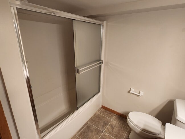 Building Photo - 3 bedroom Tosa ranch